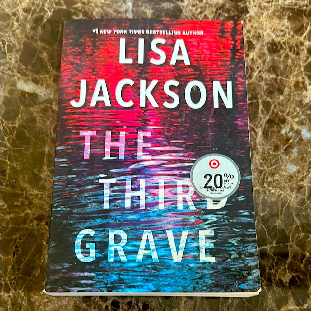 Lisa Jackson’s paperback The Third Grave fiction novel. Mystery and Suspense